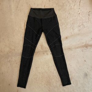 Alo Yoga leggings size M EUC